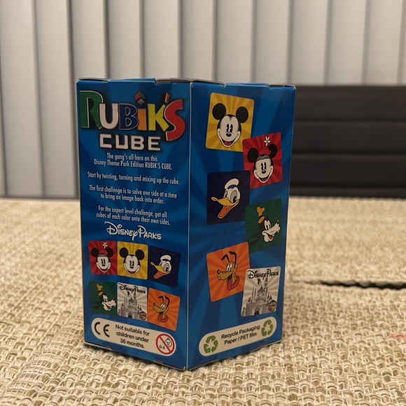 Rubik’s Cube The Disney Theme Park Edition - Picture 3 of 4